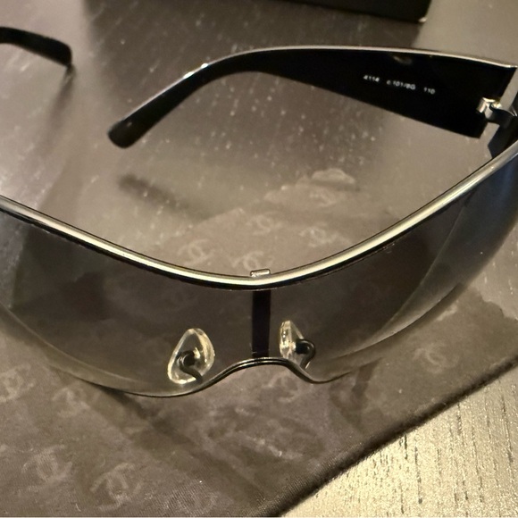 Vintage Chanel Aviator shield sunglasses - Picture 7 of 7